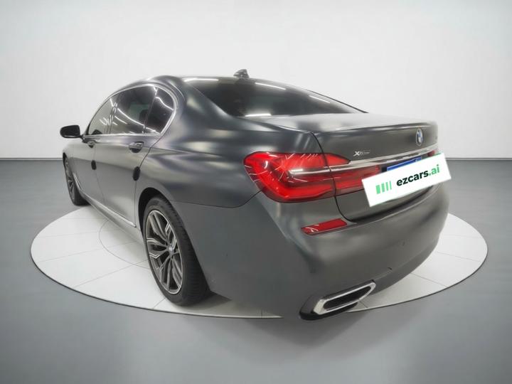 7 Series 2018 740Li xDrive Exclusive M Sport Package photo 4