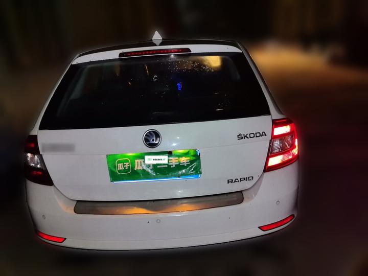 Rapid Spaceback 2014 1.6L MT Enjoy photo 5