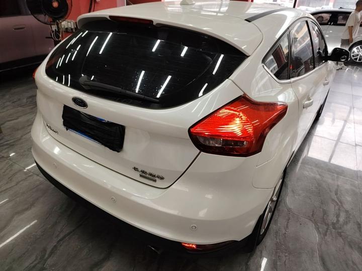 Focus 2017 Hatchback EcoBoost 180 AT Elite photo 4