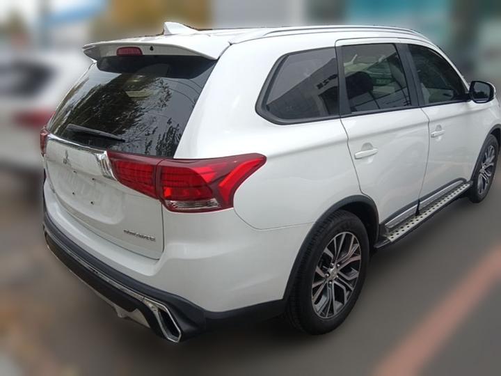 Outlander 2018 2.0L RWD 7-Seater photo 6