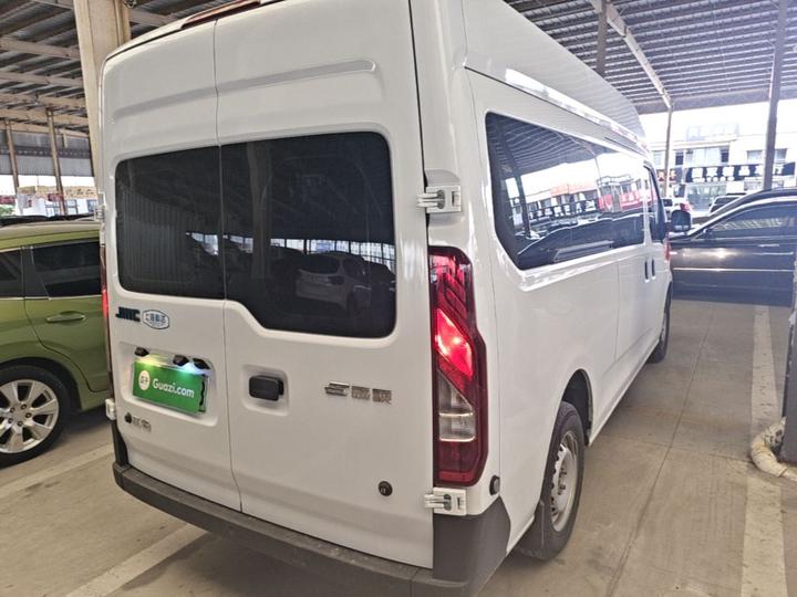 E 2025 77kwh Medium Wheelbase photo 4