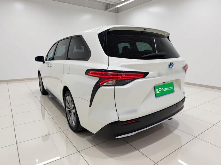 Sienna 2024 2.5L Hybrid Premium photo 4