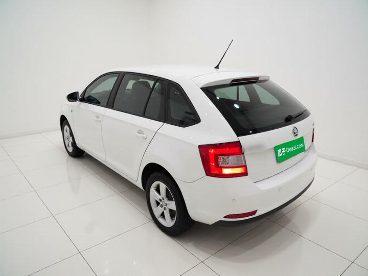 Rapid Spaceback 2016 Facelift 1.4L MT photo 4