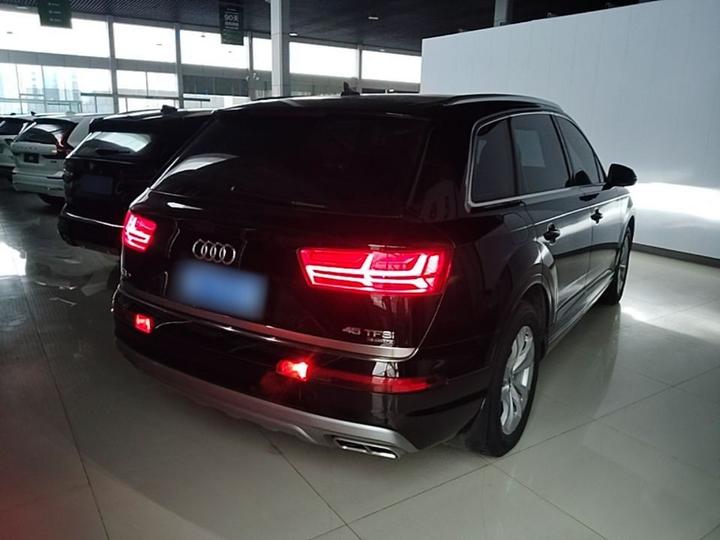 Q7 2018 45 TFSI Tech photo 4