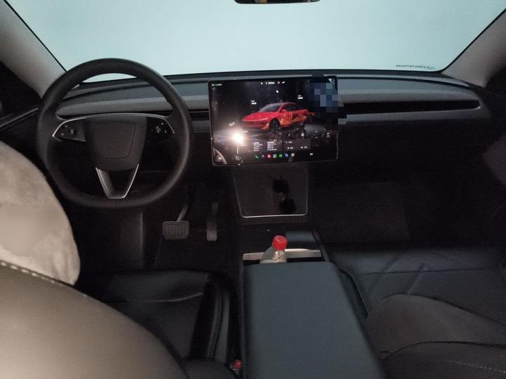 Model Y 2025 RWD photo 5