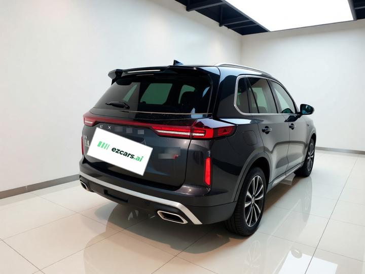 2023 400T RWD 6-Seater photo 5