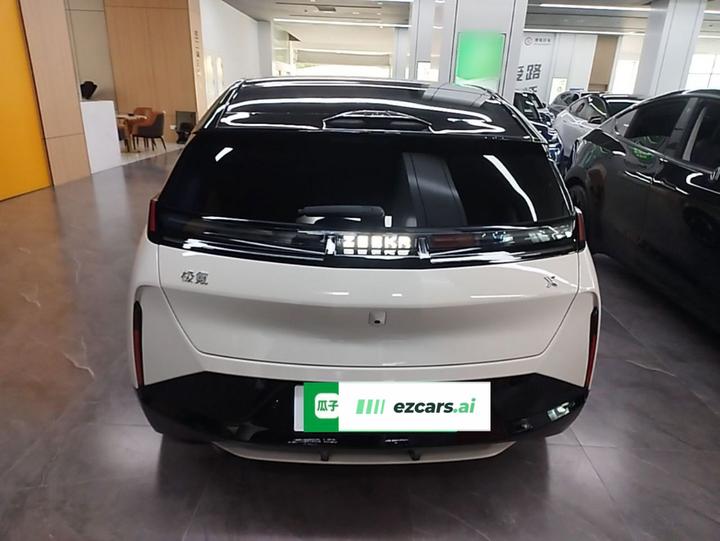 X 2023 RWD YOU 4-Seater photo 3