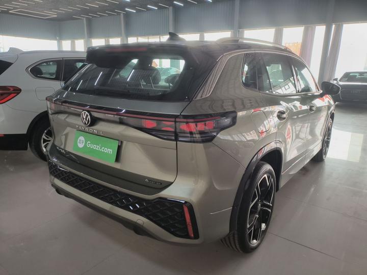 2025 Tayron L 380TSI AWD Luxury Easy photo 4