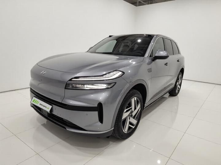 L90 2025 Ultra 6-Seater 60