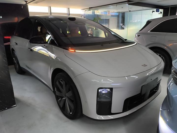 Li Auto i8 2025 Standard photo 3