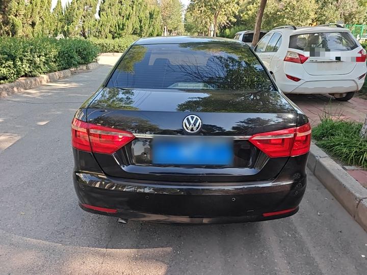 Lavida 2013 Facelift Classic 1.6L MT Comfort photo 3