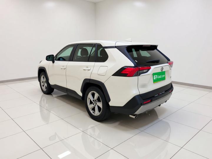 RAV4 2021 2.0L CVT RWD photo 4