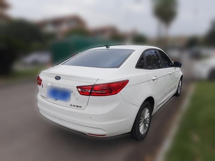 Escort 2017 Facelift 1.5L MT Comfort photo 6