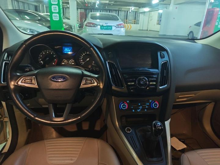 Focus 2015 Sedan 1.6L MT photo 6