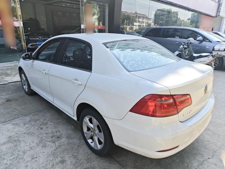 Bora 2015 1.6L AT Comfort photo 4