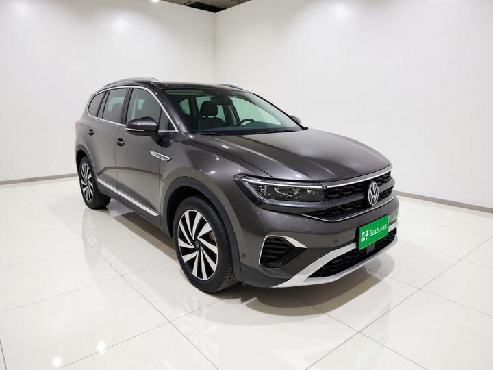 2022 380TSI AWD Luxury Pro 6-Seater photo 3