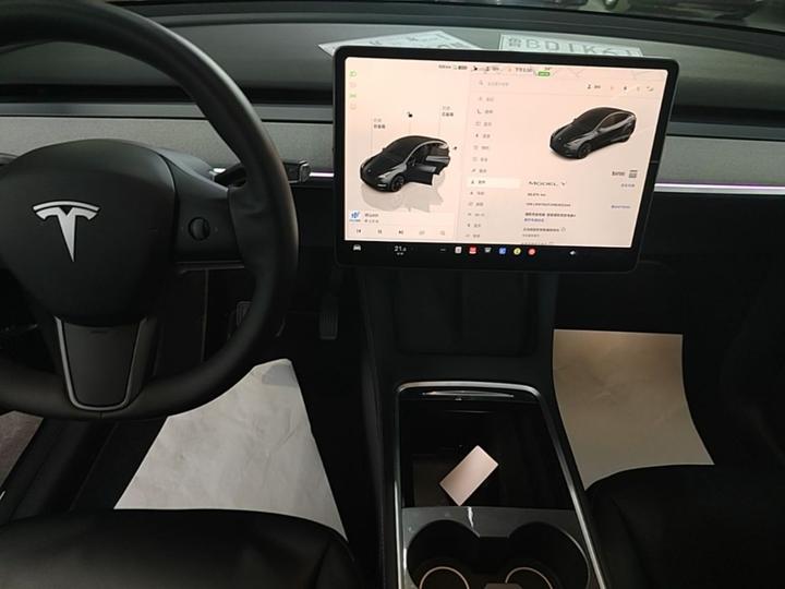 Model Y 2024 RWD photo 8