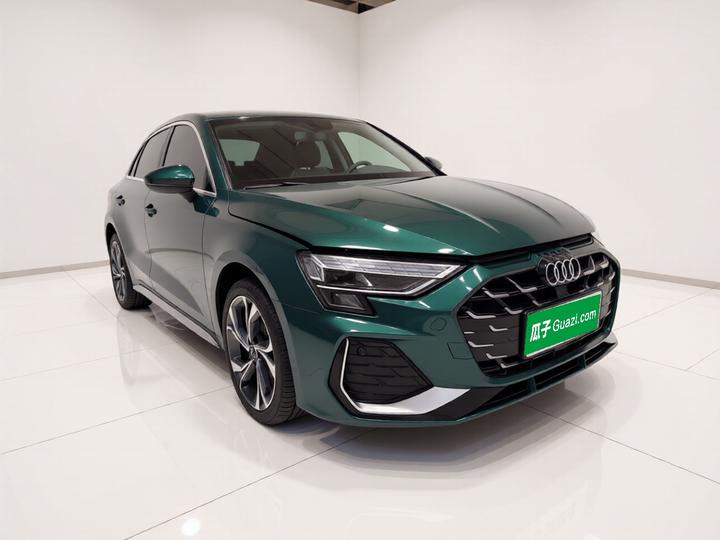 A3 2025 Sportback 35TFSI Flying Spur Exclusive photo 3