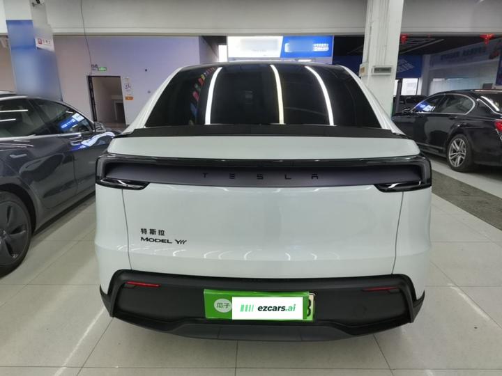 Model Y L 2025 Long Range AWD photo 5