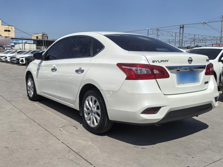Sylphy 2018 1.6XV CVT Exclusive photo 4