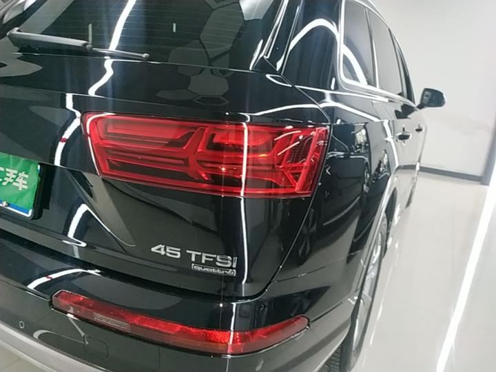Q7 2018 45 TFSI Tech photo 7