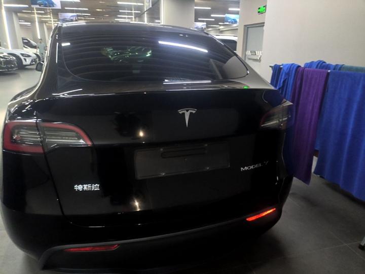 Model Y 2024 RWD photo 5