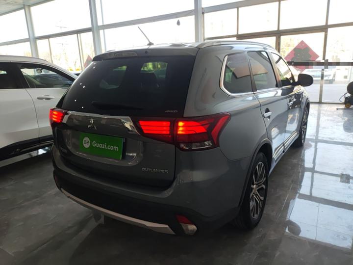 Outlander 2016 2.4L AWD Elite 5-Seater photo 4
