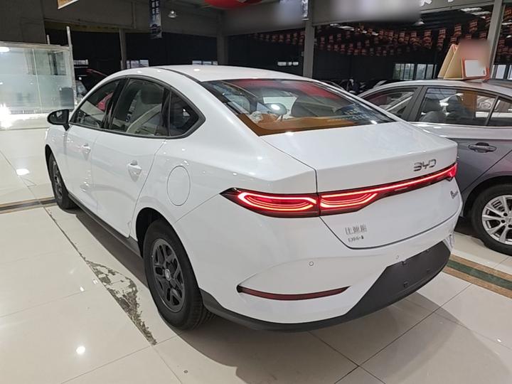 Qin PLUS 2025 DM-i ADAS 128KM Progressive photo 4