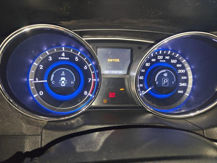 Sonata 2015 Classic 2.0L AT Luxury photo 4