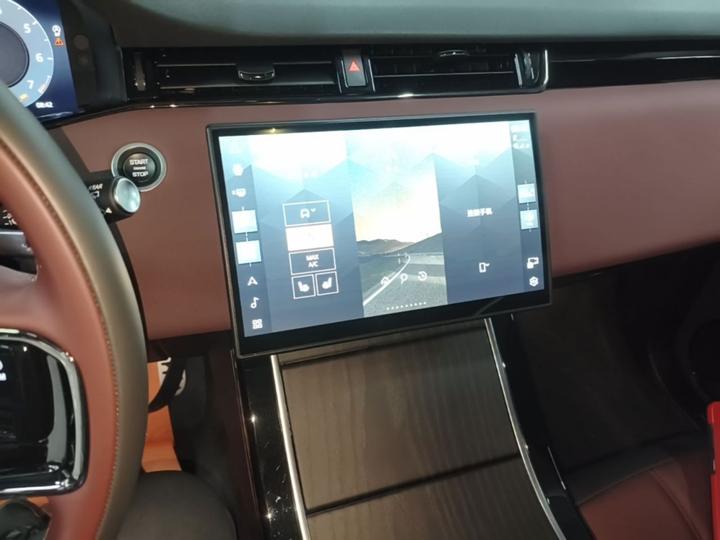 2024 Range Rover Evoque L SE photo 8