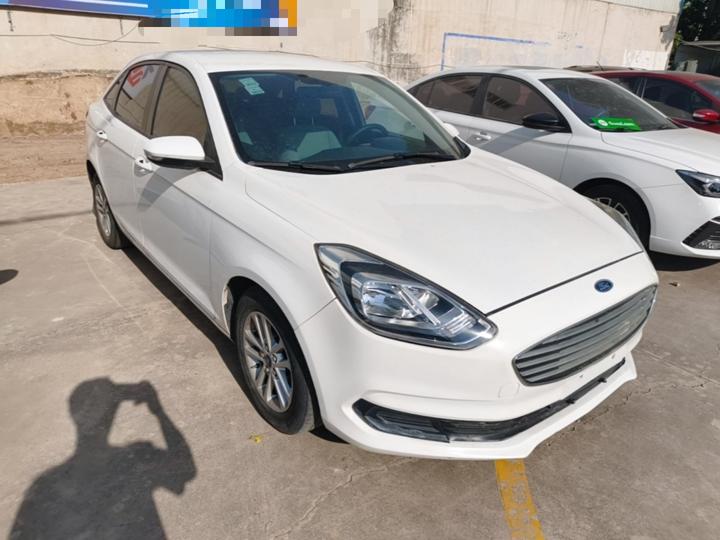 Escort 2019 1.5L AT photo 3