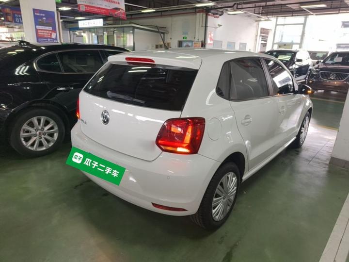 Polo 2016 1.6L AT Comfort photo 4