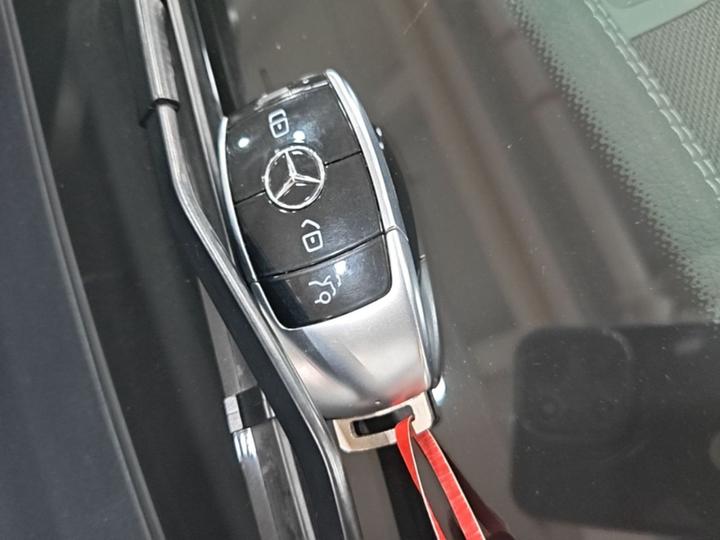 E-Class Imported 2020 E 260 4MATIC Coupe photo 8