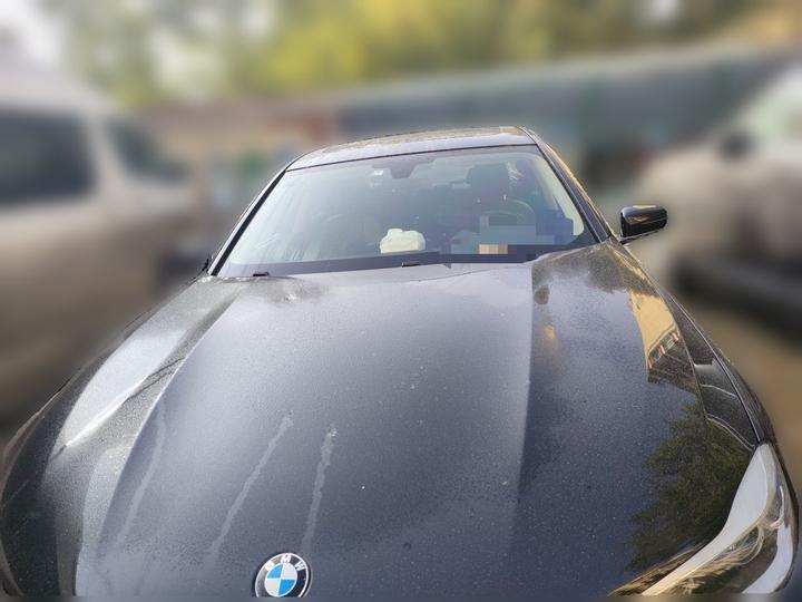 7 Series 2017 730Li Leading photo 2