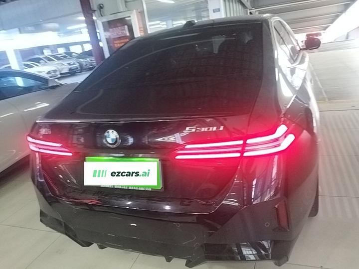 5 Series 2025 530Li Leading M Sport Package photo 3