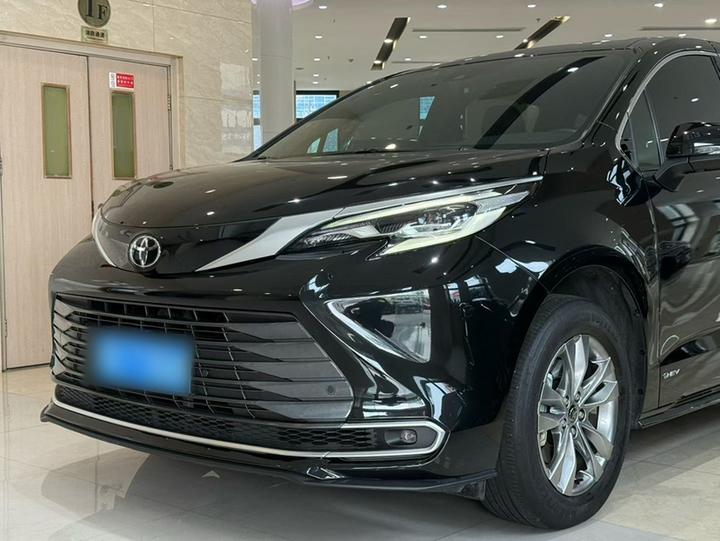 Sienna 2024 2.5L Hybrid Luxury photo 2