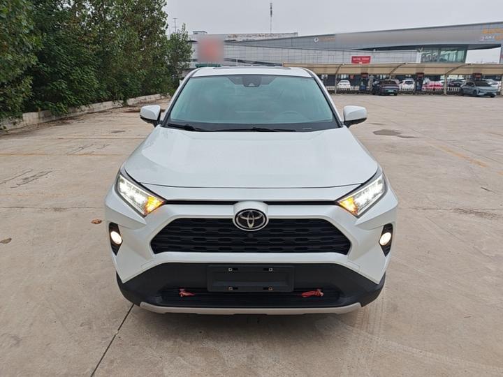 RAV4 2021 2.0L CVT RWD photo 2