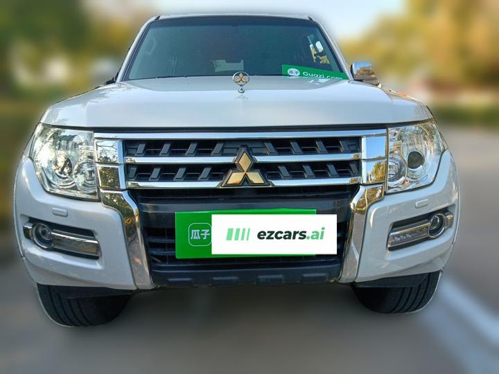 Pajero Parallel Import V97 3.8L 5-Door GLS photo 2