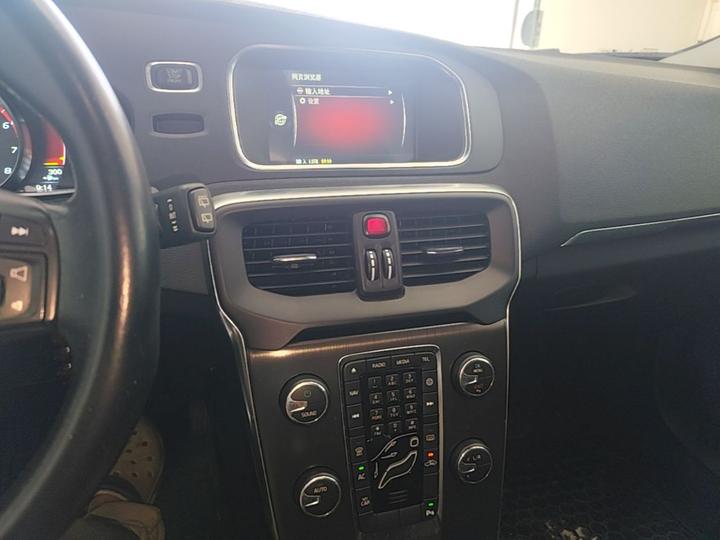 V40 2015 1.6T photo 7