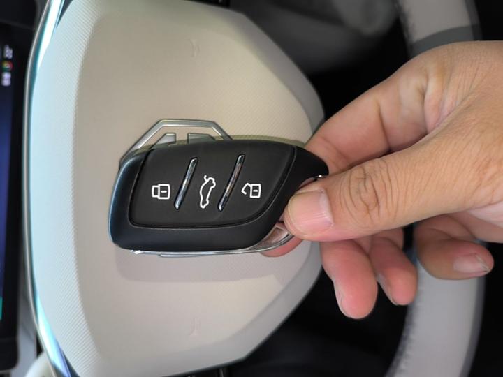 MG4 EV 2026 Facelift 437 photo 8