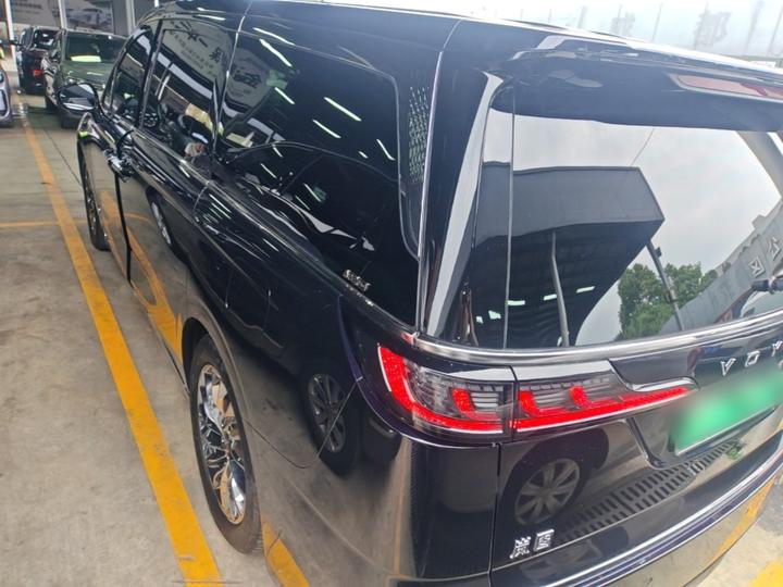 Voyah Dreamer 2024 PHEV Extended Range Flagship photo 4