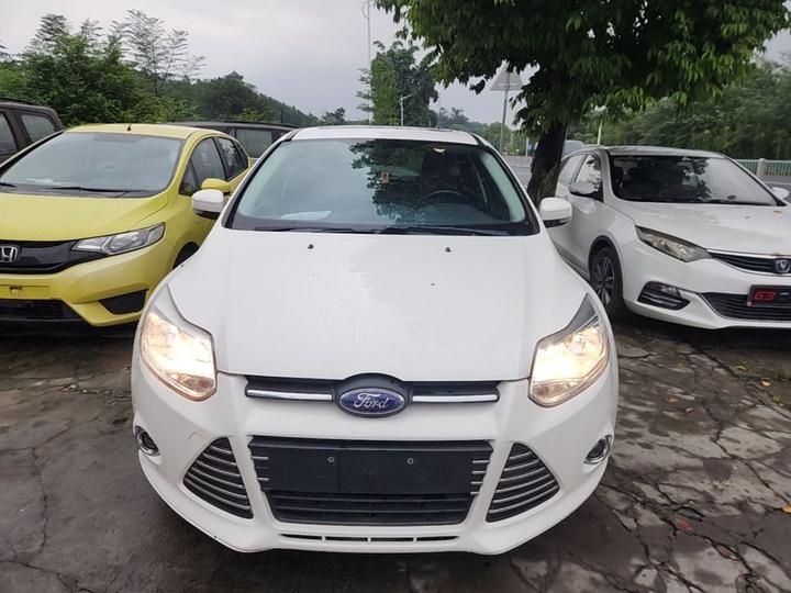Focus 2012 Hatchback 1.6L AT photo 2
