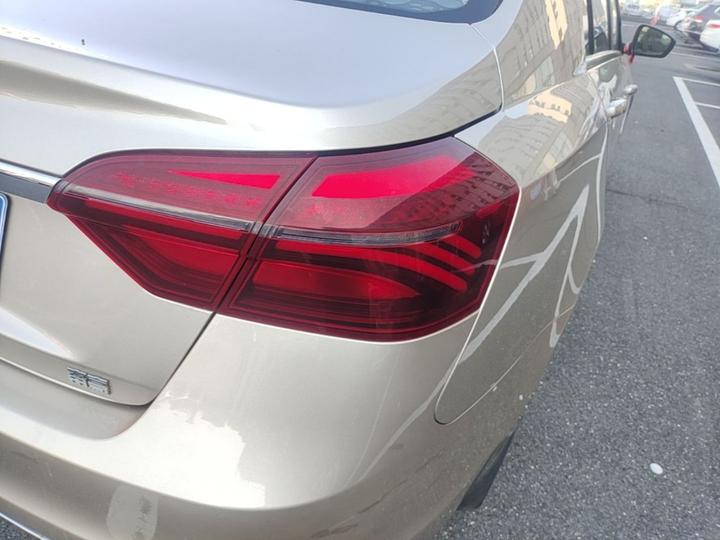 Emgrand 2019 1.5L CVT Luxury China VI photo 7