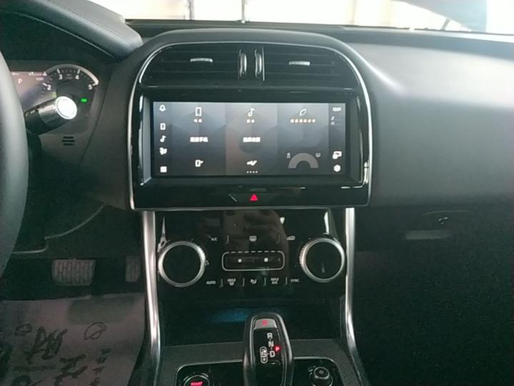XEL 2021 2.0T 200PS R-DYNAMIC Sport photo 8