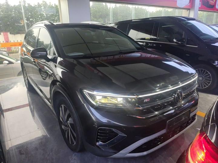 2021 380TSI AWD Luxury Pro photo 3