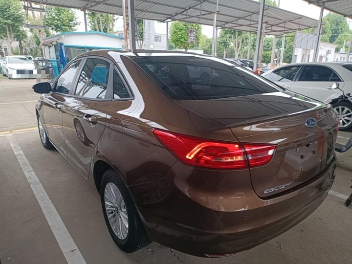 Escort 2015 1.5L AT Comfort photo 4