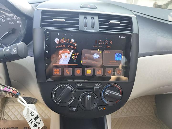 Tiida 2014 1.6L CVT Comfort photo 8