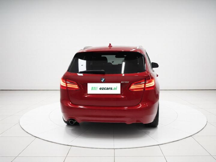 2 Series Wagon 2019 218i Leading photo 3