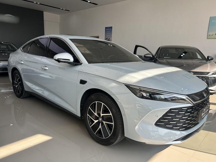 Qin L 2025 DM-i ADAS 120KM photo 3