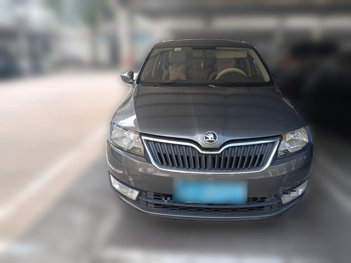 Rapid 2016 1.6L AT photo 2